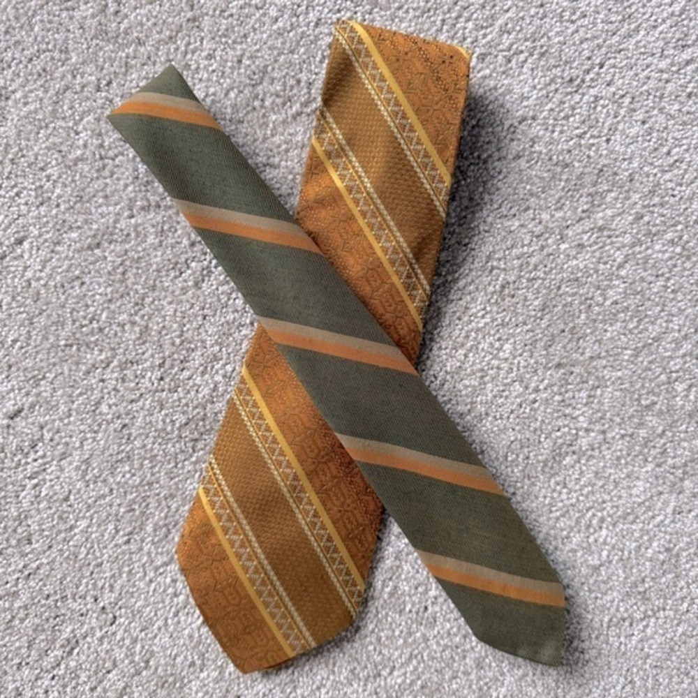 Vintage bundle of two men’s ties (Brittania 70’s) and Wembley (50’s or 60’s)